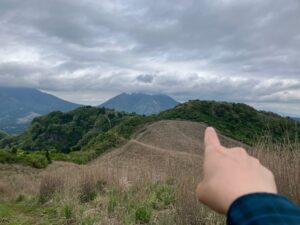 清栄山山頂から宮地嶽と根子岳を望む　熊本県阿蘇郡高森町